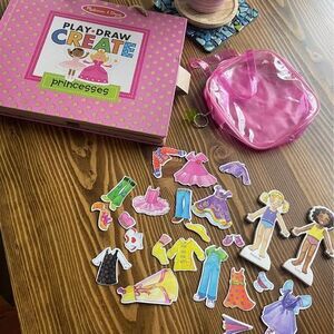 Melissa & Doug Play Reusable Drawing & Magnet Kit - Princesses + magnet dolls